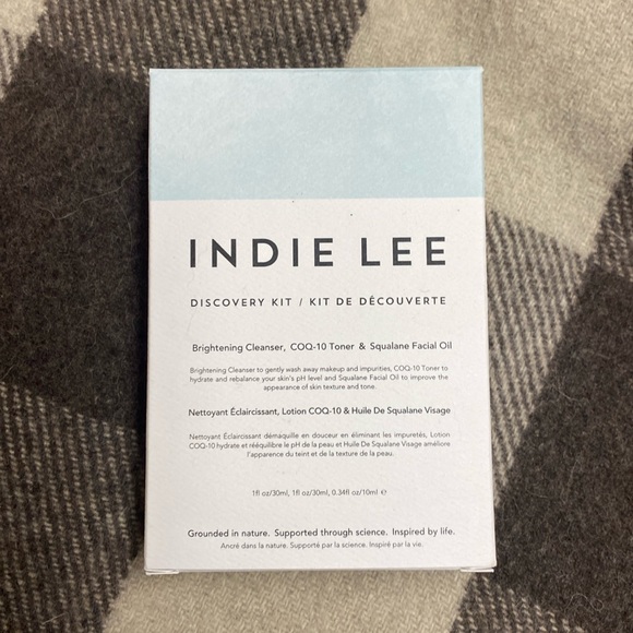 Indie Lee Discovery Kit - Picture 1 of 3
